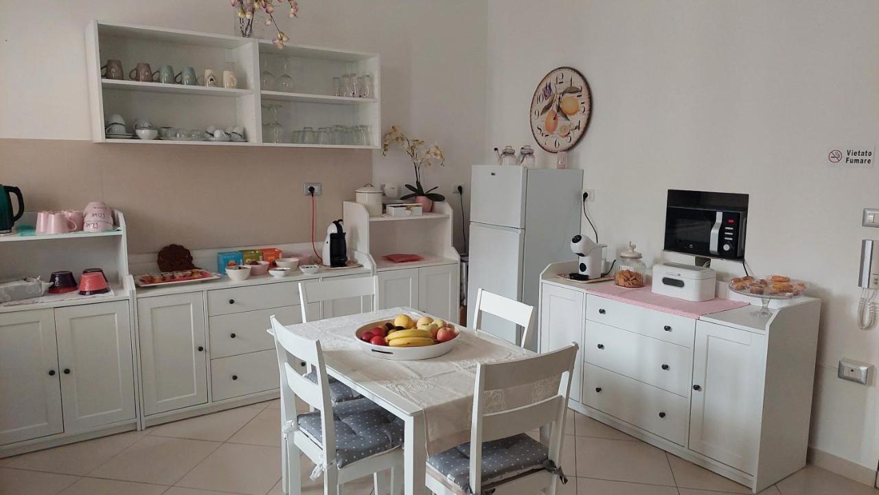 B&B La Perla Bianca 사사리 외부 사진